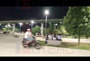 Preocupación por motociclistas que circulan a alta velocidad por el Paseo de los Foodtrucks