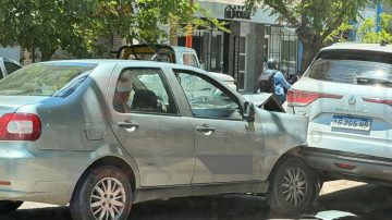 Fuerte choque en Independencia y Latapié dejó dos autos destrozados