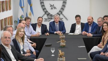 Gobernadores reunidos, entre ellos Elías Suárez, alertaron por el desfinanciamiento de las provincias