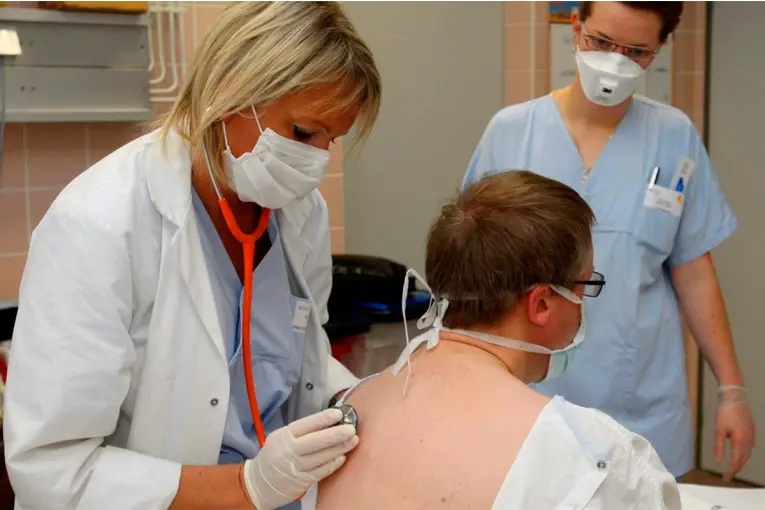 Evalúan adelantar la campaña de vacunación por la “supergripe” H3N2