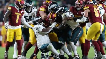 Batalla campal en el triunfo de los Eagles ante los Commanders por la NFL