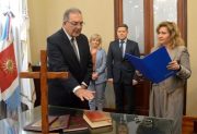 La intendente Norma Fuentes le tomó juramento a Medina Salomón como secretario de Gobierno