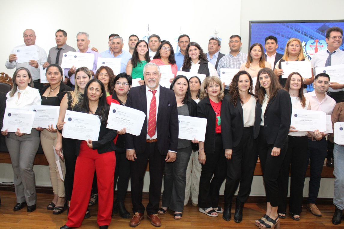 El STJ destacó el rol clave de los jueces de Paz y entregó certificados en mediación comunitaria