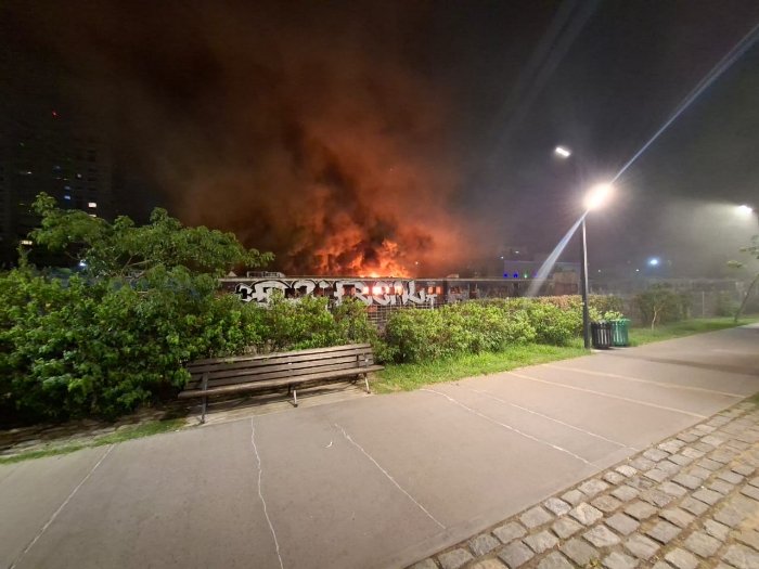 Susto en Colegiales por incendio de vagones de tren abandonados