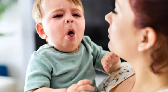 Alarma por siete muertes de niños que contrajeron Coqueluche: de qué se trata esta enfermedad