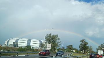 Breve lluvia, mucho vapor y un arcoíris que sorprendió a Santiago del Estero