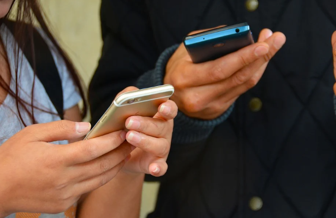 Investigan la difusión de material íntimo de una adolescente en un colegio de Monte Quemado