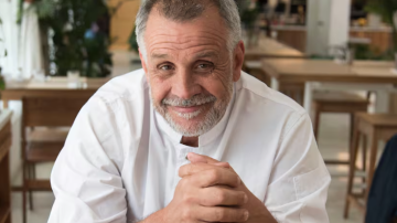 El chef Christian Petersen se descompensó mientras escalaba el volcán Lanín y pelea por su vida