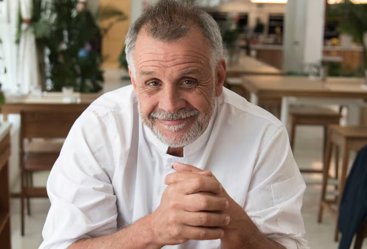 El chef Christian Petersen se descompensó mientras escalaba el volcán Lanín y pelea por su vida