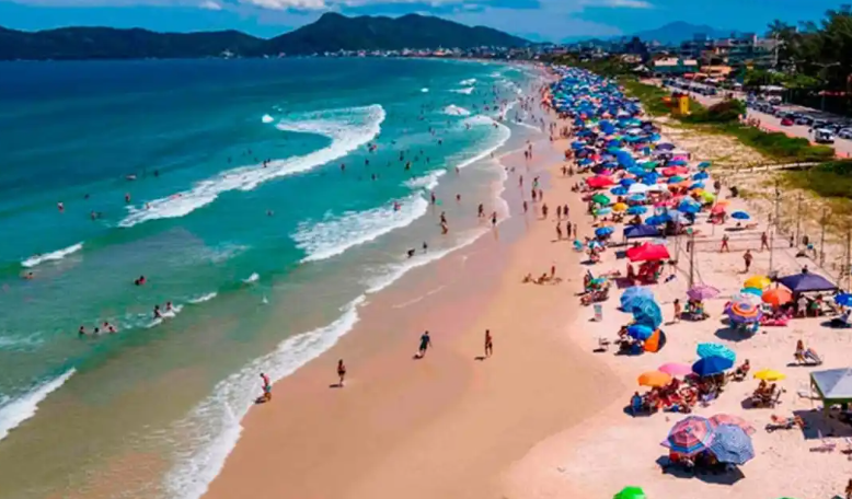 Crece el número de argentinos que veranean en Brasil: las claves del fenómeno y la ventaja cambiaria