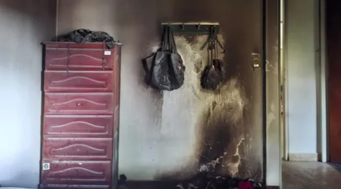 Le entró una cañita voladora en su casa y provocó un incendio: las pérdidas fueron totales