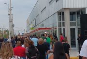 Cientos de vecinos asistieron a la inaguración del Centro Comercial Parque del Río