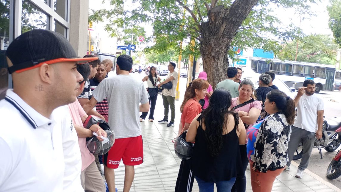Sin acuerdo por las indemnizaciones en Coteminas: los despedidos volvieron a reunirse en la Subsecretaría de Trabajo