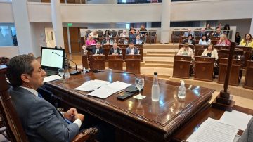 La Legislatura santiagueña ratificó el derecho a la vivienda digna y despidió a diputados salientes