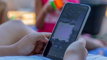 “Masturbándose con una muñeca de su hija”: madre denunció a su ex por obscenos videos