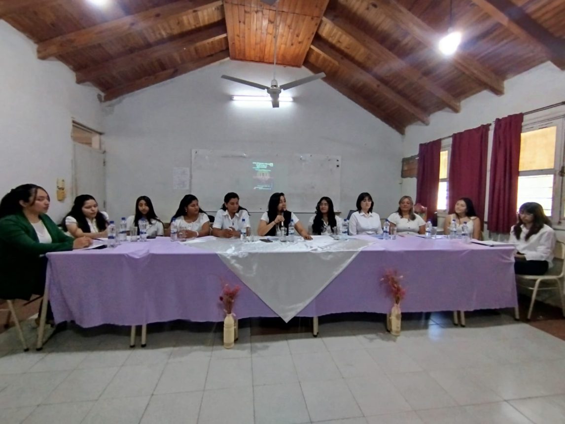 Con un conversatorio, culminaron las actividades de la cátedra Sujetos de la Educación