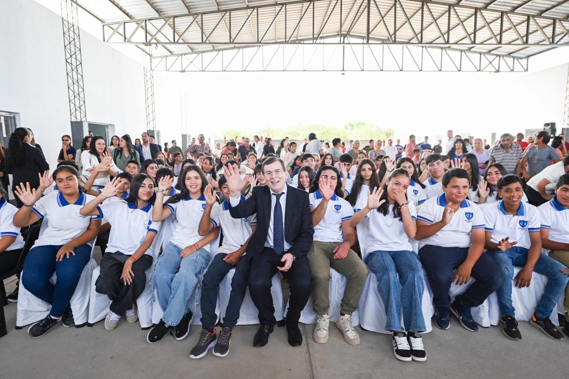 Nuevo edificio del Agrupamiento N° 86.001, renovada posta sanitaria y vivienda social en el KM 49