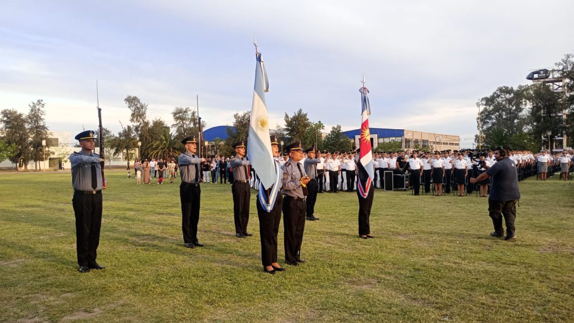 Se llevó a cabo el acto de egreso de la promoción XLIX de Oficiales Ayudantes y de Agentes del Programa “Puentes Azules”