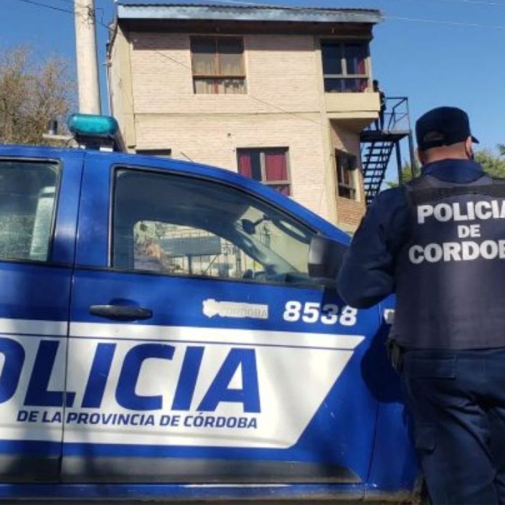 Detienen a una madre tras encontrar el cuerpo de su hija debajo la cama