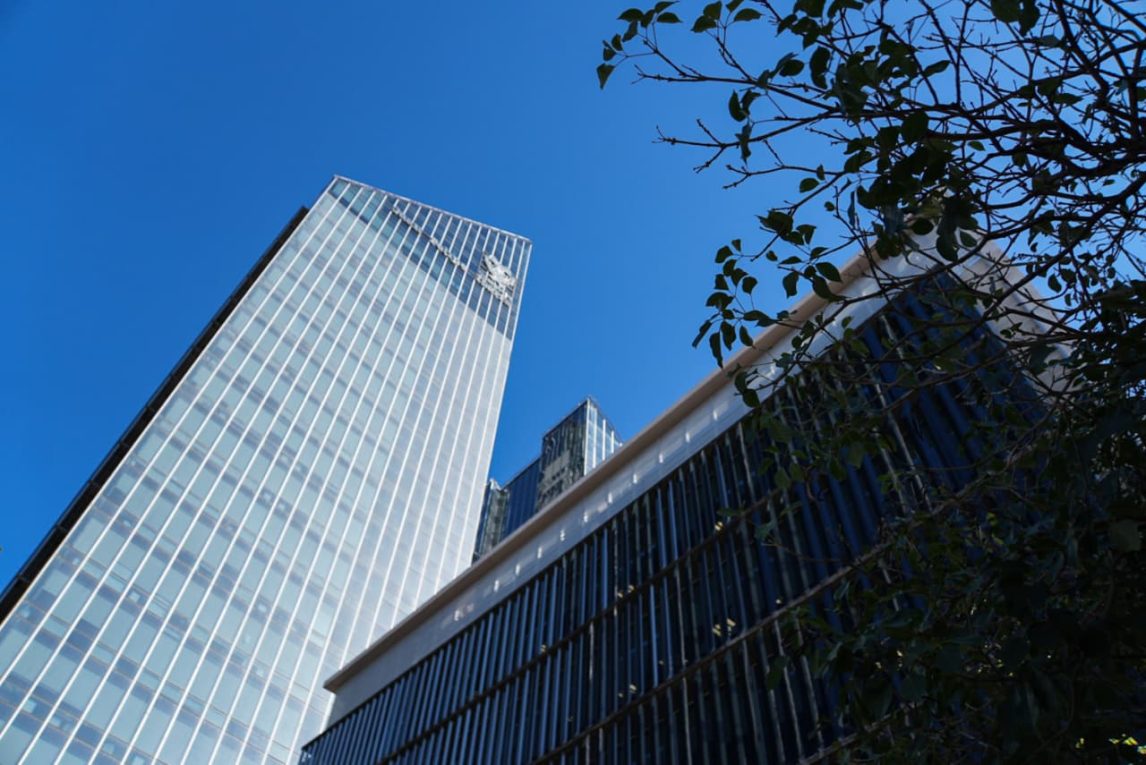 El domingo arrancó despejado, pero se esperan lluvias aisladas para la noche