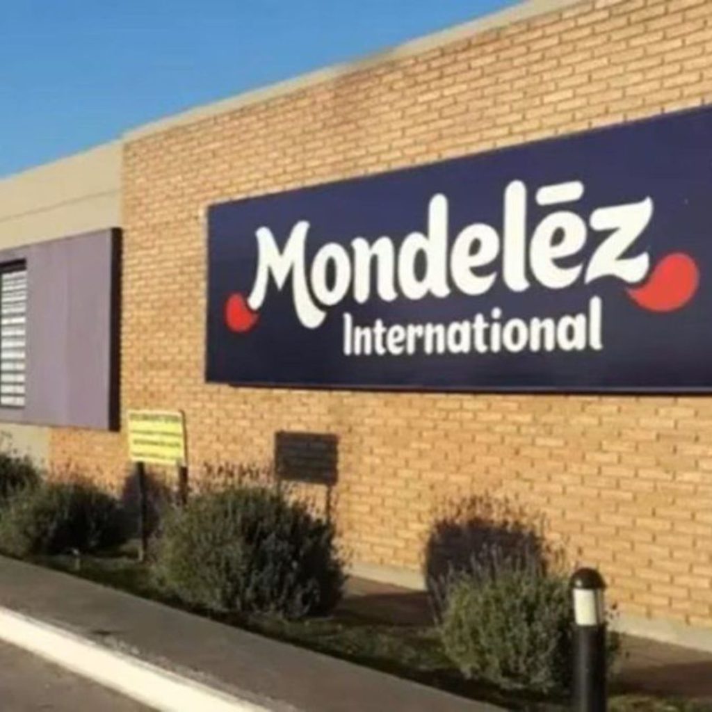 La multinacional que fabrica Oreo, Terrabusi y Milka suspendió a 2.300 empleados y producción por 21 días