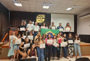 Entrega de certificados en el Consejo de Ciencias Económicas por los cursos de portugués e inglés