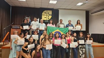 Entrega de certificados en el Consejo de Ciencias Económicas por los cursos de portugués e inglés
