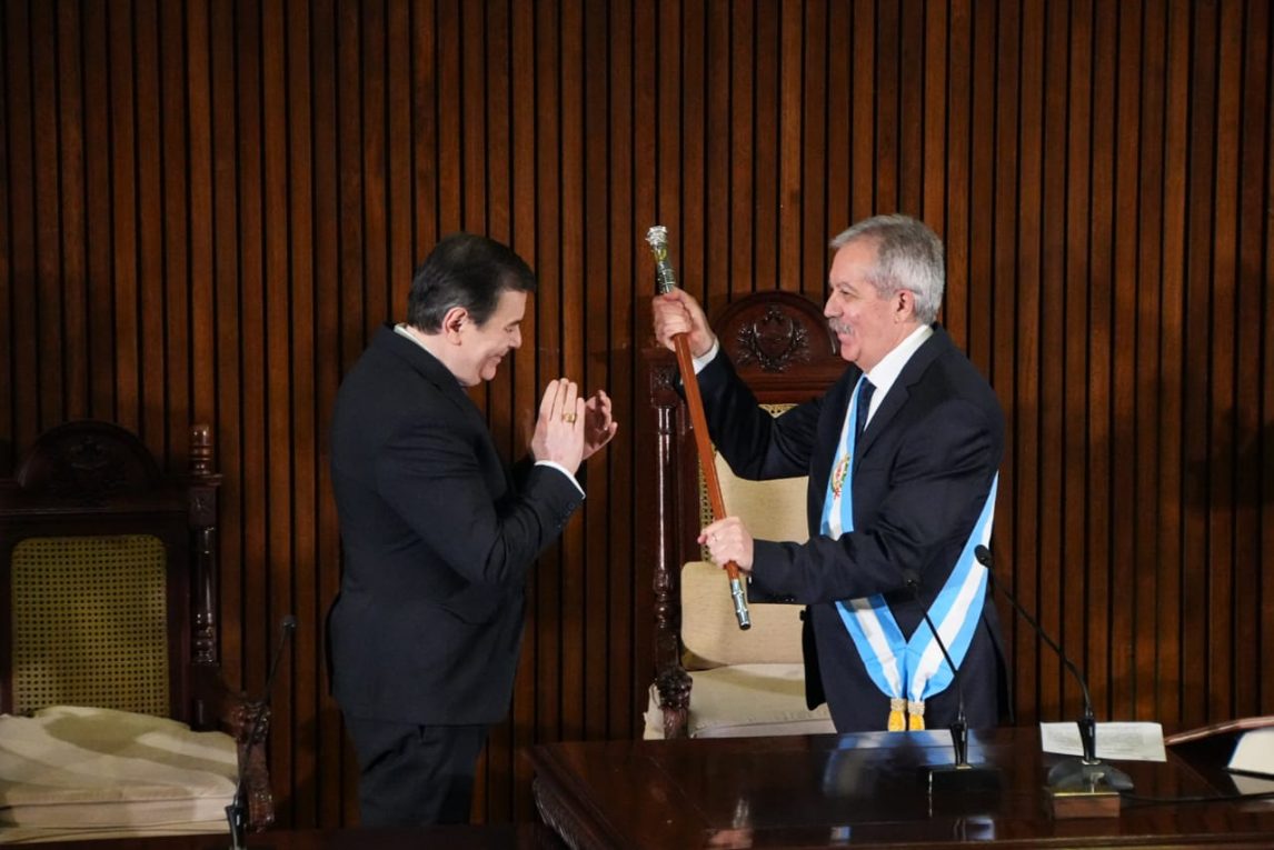 Zamora entregó el mando a Elías Suárez, el nuevo gobernador de la provincia