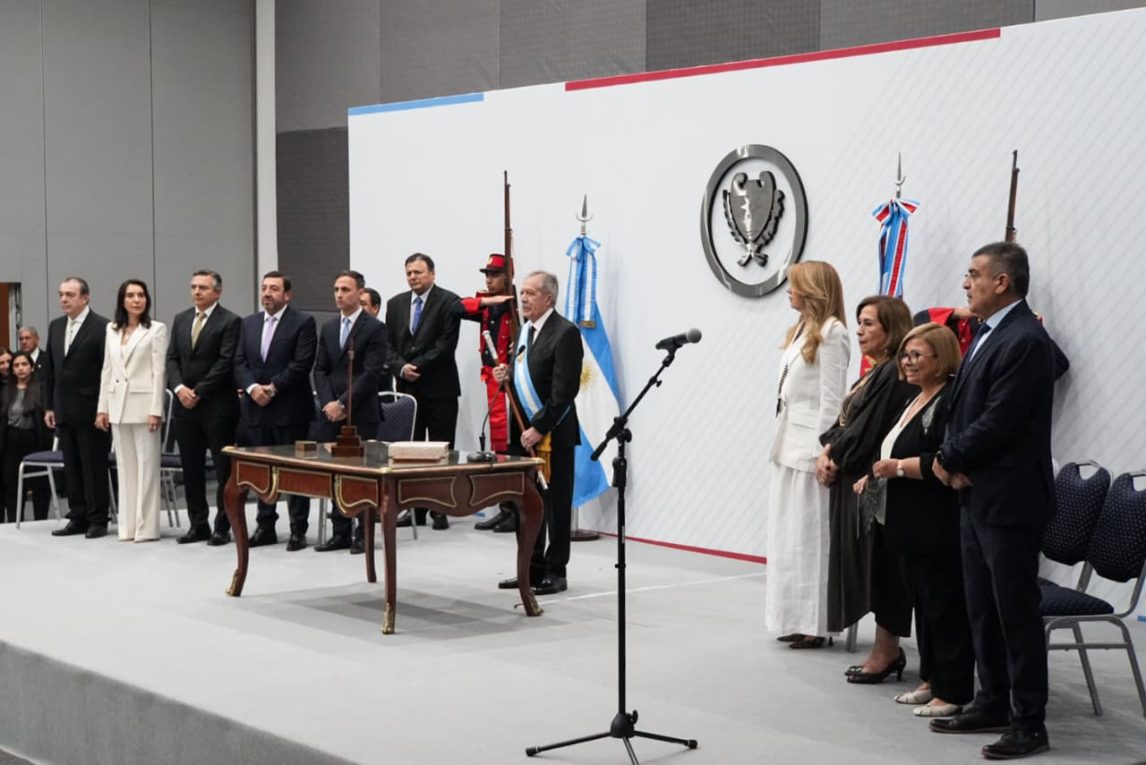 Juró el Gabinete de Suárez e inició una nueva era en la gobernación de Santiago del Estero