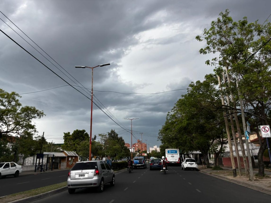 Emiten alerta naranja para varias zonas de la provincia, incluida Capital