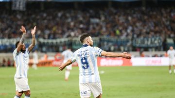 Videos: el golazo de Maravilla Martínez y el agónico empate de Carrillo de cabeza