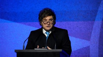 Milei reivindicó las ideas liberales y llamó a “achicar el Estado” durante la cena de la Fundación Faro