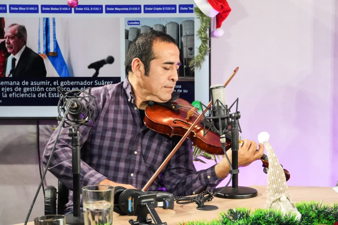 Néstor Garnica adelantó su Concierto de Navidad en La Mañana de Info
