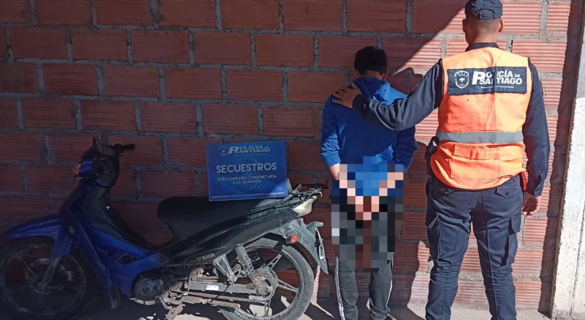 En un operativo frente a la comisaría, un joven pasó en una moto robada y terminó preso
