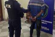 Peligroso fugitivo fue reducido por la Policía en la esquina de Lavalle y Neuquén