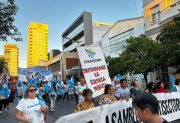 Marcha en Santiago en repudio a la reforma laboral impulsada por el Gobierno nacional