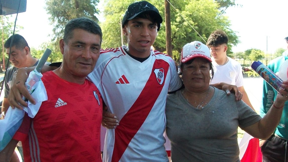 Orgullo añatuyense: Tahiel Cabral regresó a su ciudad y fue recibido con una caravana de afecto
