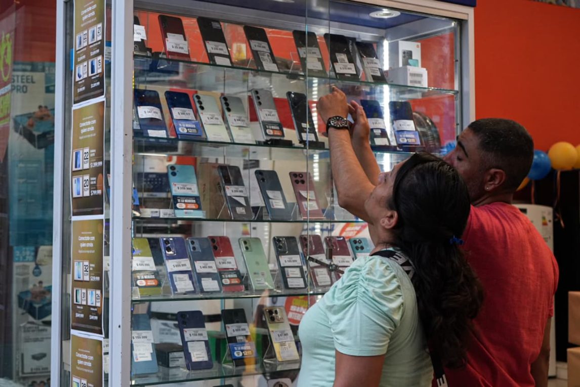 Navidad en Santiago: qué regalan las familias, cuánto gastan y cómo eligen