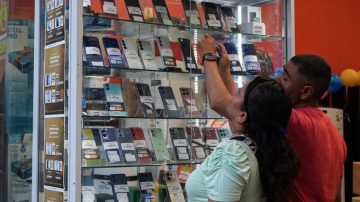 Navidad en Santiago: qué regalan las familias, cuánto gastan y cómo eligen