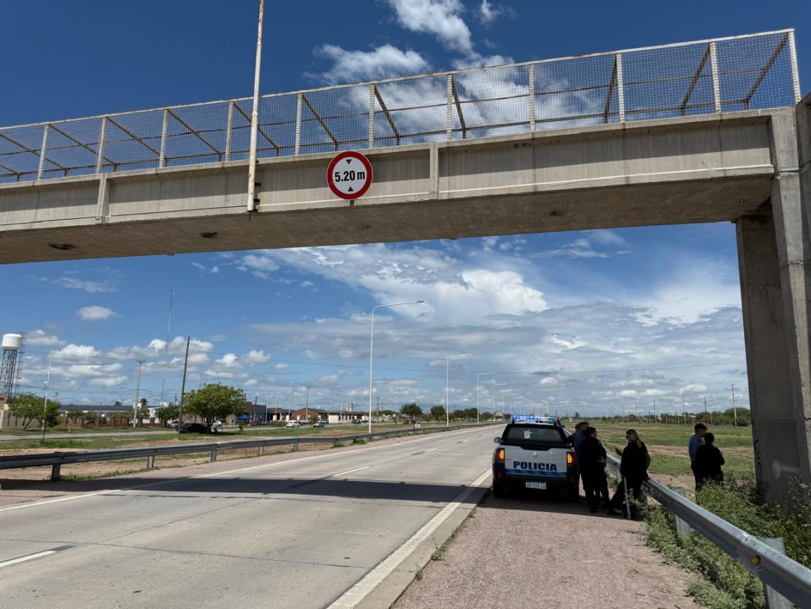 Alarma en zona sur: un empleado estatal intentó arrojarse del puente de la Circunvalación