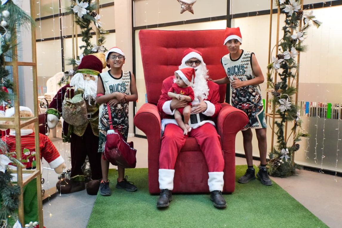 Locura navideña en el CCB: Papá Noel hizo brillar el centro de la ciudad