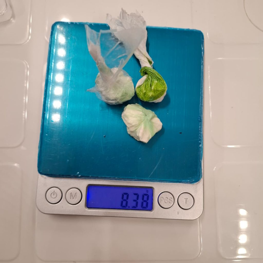 Escondió cocaína y casi 400 pastillas en un bóxer para dejar a un preso