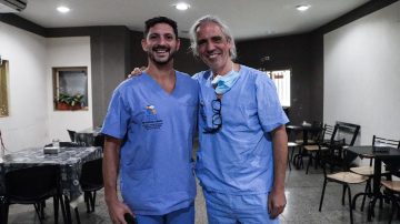 Desde España a Santiago, para cambiar vidas: el Dr. Xesco Soldado volvió al Cepsi para operar a 200 niños