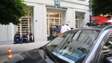 Esta es la guerra de jueces que estaría detrás de los allanamientos a la AFA y 17 clubes