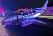 VIDEO. Una avioneta cayó sobre un auto durante un aterrizaje de emergencia en Florida