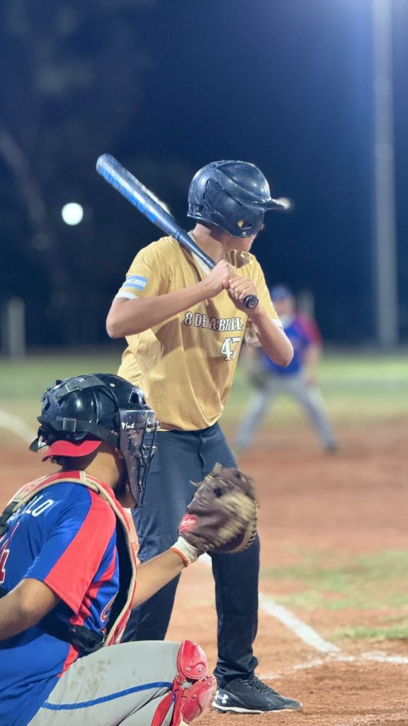 Juan Pablo Coman, el orgullo santiagueño que se abre paso entre los grandes del sóftbol nacional