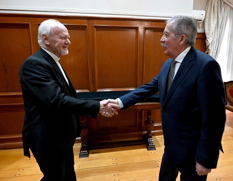 Esto dijo el cardenal Bokalic después de reunirse con el gobernador Elías Suárez