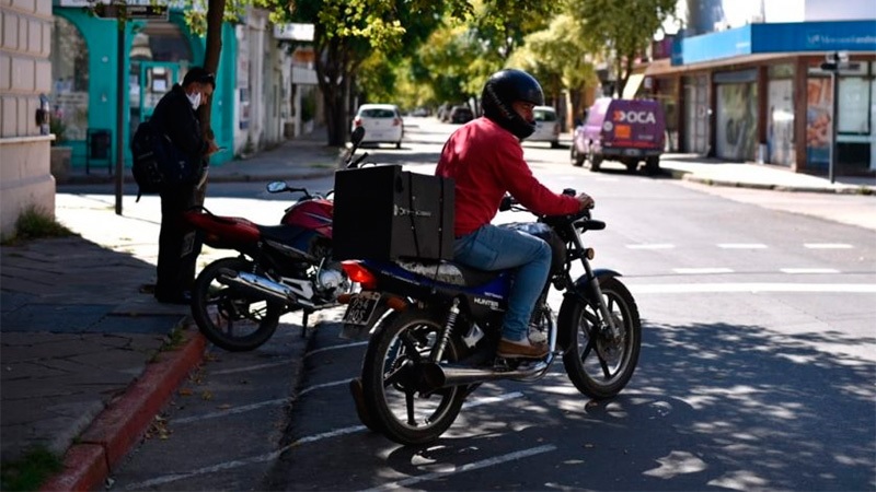 Vecino denunció que un cadete de Uber desapareció con un costoso paquete