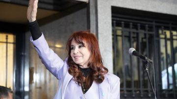 Cristina Kirchner continuará internada con drenaje peritoneal y antibióticos