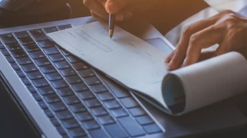 Vendió un VW Vento a $40.000.000 y lo estafaron con cheques sin fondos